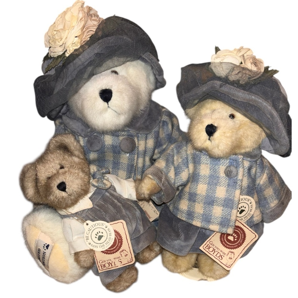 limited edition set of Boyds Bears from the T.J.'s Best Dressed